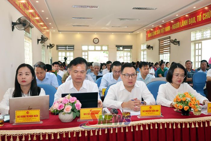Các đại biểu tham dự sinh hoạt.