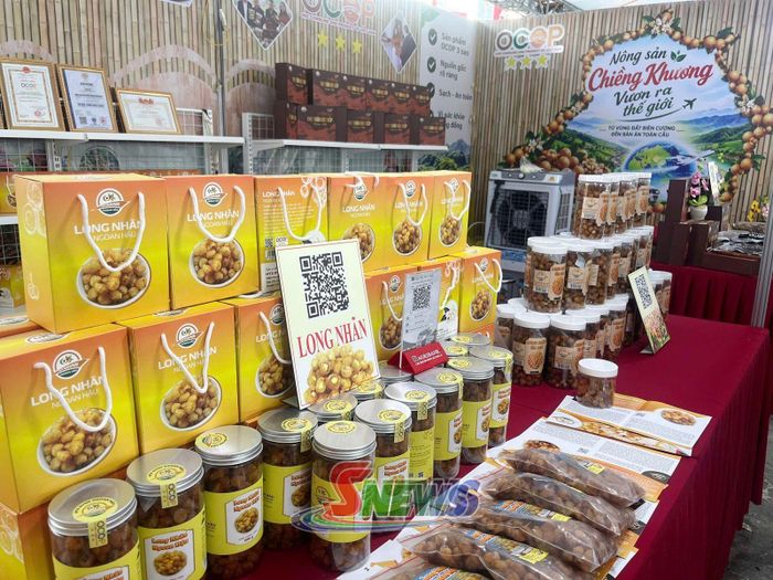 Gian hàng của xã Chiềng Khương tại hội chợ.