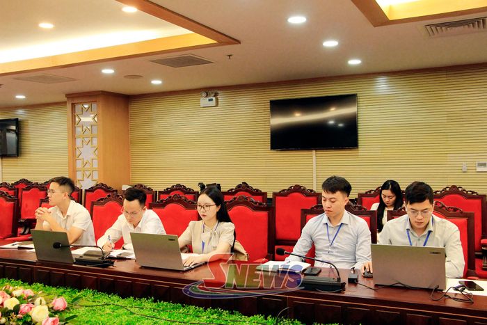 Cán bộ, viên chức Trung tâm dự cuộc làm việc.