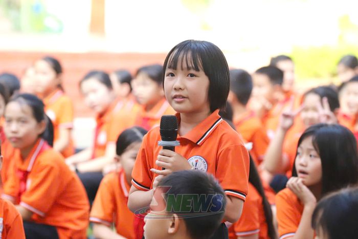 Tích cực tham gia trả lời câu hỏi liên quan đến việc bảo vệ rừng.