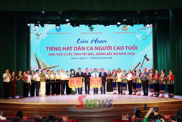 Đội nghệ thuật quần chúng NCT tỉnh Điện Biên và tỉnh Lai Châu đoạt giải nhất.