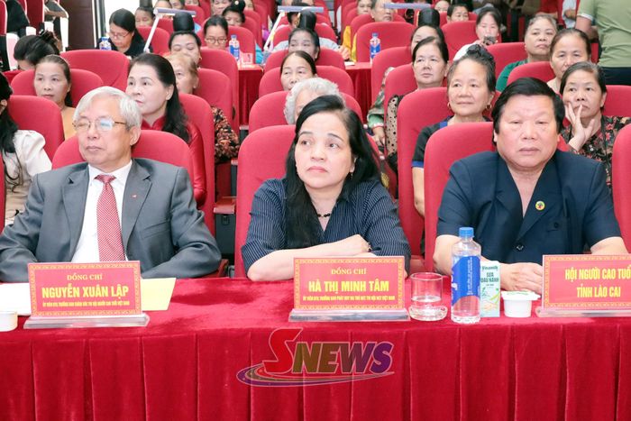 Các đại biểu tham dự chương trình.