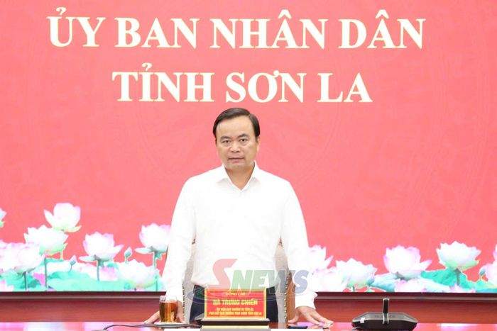 Đồng chí Hà Trung Chiến, Ủy viên Ban Thường vụ Tỉnh ủy, Phó Chủ tịch Thường trực UBND tỉnh kết luận cuộc họp.