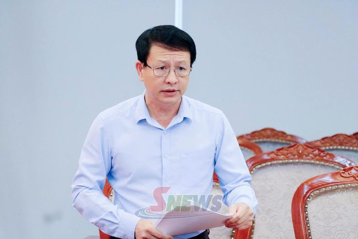 Lãnh đạo Sở Giáo dục và Đào tạo phát biểu tại cuộc họp.