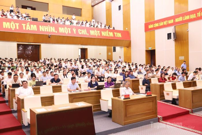 Các đại biểu và học viên tham dự lớp bồi dưỡng.