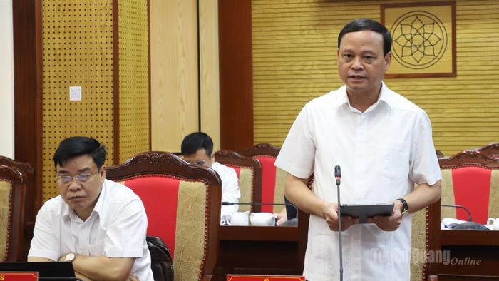 Đồng chí Phó Chủ tịch Thường trực UBND tỉnh Nguyễn Mạnh Tuấn phát biểu tại phiên họp.