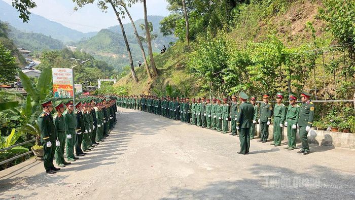 Lực lượng quân đội sẵn sàng làm nhiệm vụ tại buổi lễ. Ảnh: Thanh Phúc
