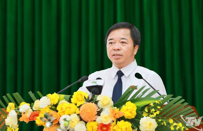 Đồng chí Bùi Văn Lương, Phó Bí thư Tỉnh ủy, Chủ tịch HĐND tỉnh, phát biểu bế mạc Kỳ họp.
