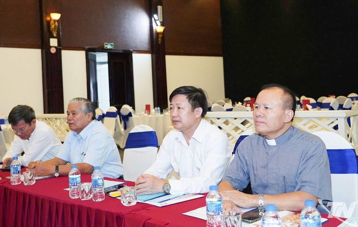 Đại biểu dự Hội nghị.