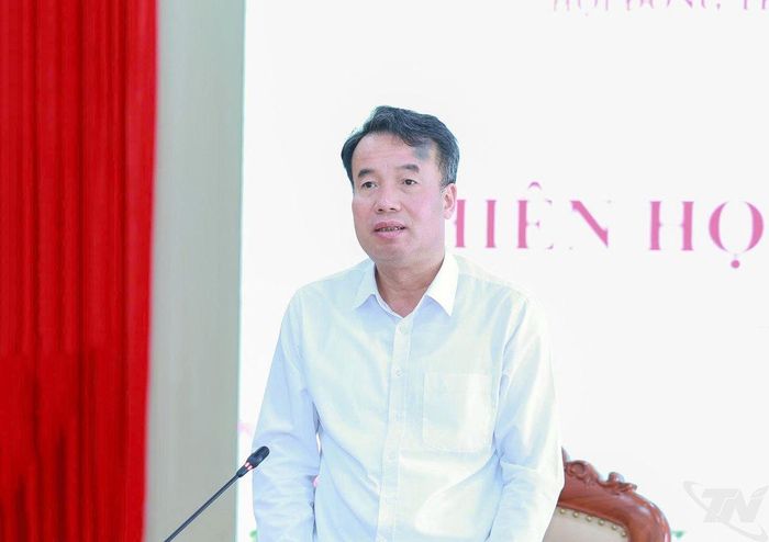 Đồng chí Chủ tịch UBND tỉnh Nguyễn Thế Mạnh phát biểu kết luận Phiên họp.