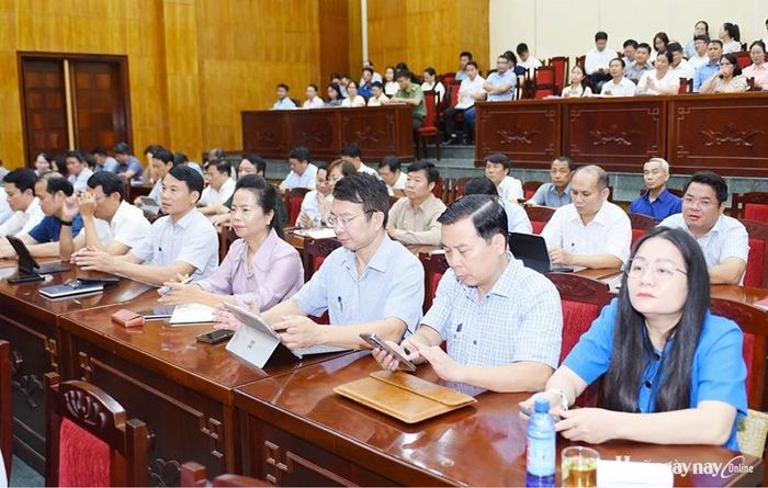 Cán bộ chủ chốt các sở, ngành, địa phương tham gia hội nghị triển khai các quy định, kết luận mới của Ban Chấp hành Trung ương, Bộ Chính trị.