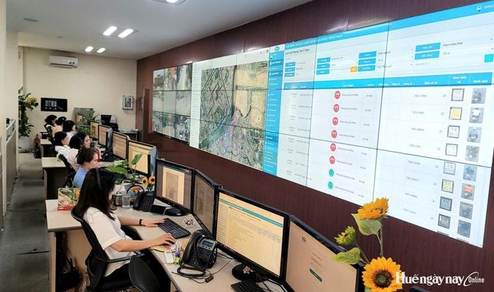  IOC - trung tâm hỗ trợ giám sát, tổng hợp, phân tích thông tin và quản lý, điều hành đô thị thông minh theo thời gian thực dựa trên dữ liệu.