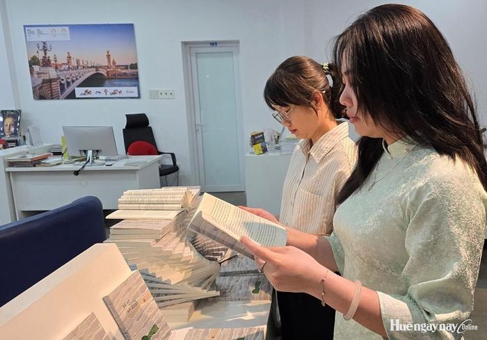 Tác phẩm "Xứ sở vô danh" ra mắt độc giả tại sự kiện.