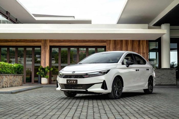 Honda City 2026 được phân phối với hai phiên bản L và RS, giá bán lần lượt 539 triệu và 569 triệu đồng