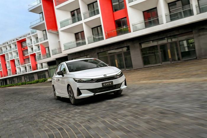 Honda tiếp tục duy trì hệ thống Honda SENSING trên cả hai phiên bản Honda City 2026 RS và L