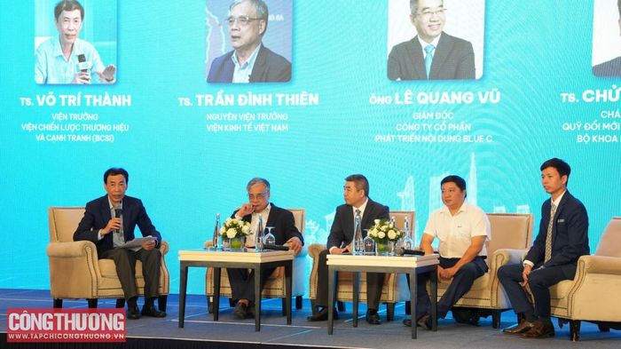  Các chuyên gia trao đổi về vai trò của văn hóa doanh nghiệp trong đổi mới sáng tạo, phát triển thương hiệu và nâng cao năng lực cạnh tranh. 