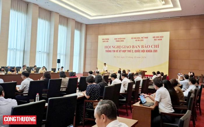 Phó Trưởng ban Tuyên giáo Trung ương Nguyễn Văn Chiến phát biểu tại Hội nghị.