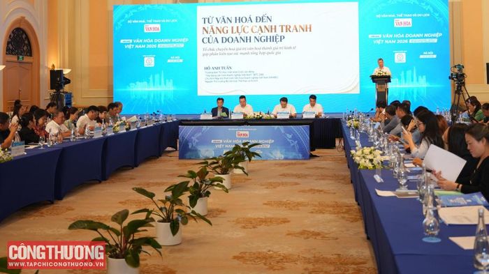 Ông Hồ Anh Tuấn - Chủ tịch Hiệp hội Phát triển Văn hóa Doanh nghiệp Việt Nam trình bày định hướng xây dựng khung hành động và các công cụ đo lường giá trị văn hóa kinh doanh giai đoạn 2026-2035.