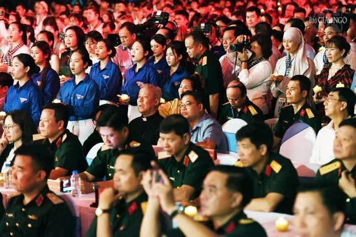 Đông đảo đại biểu tham dự