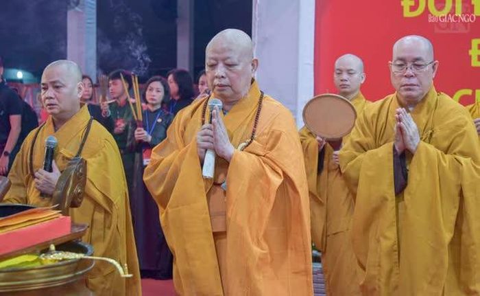 Hòa thượng Thích Lệ Trang chủ trì buổi lễ