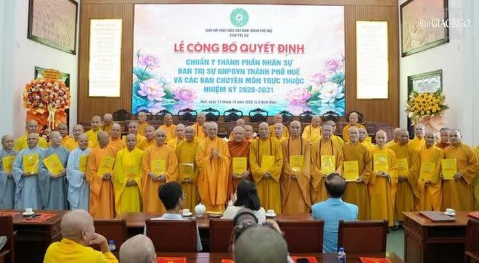  Các ban chuyên môn nhận quyết định chuẩn y nhân sự