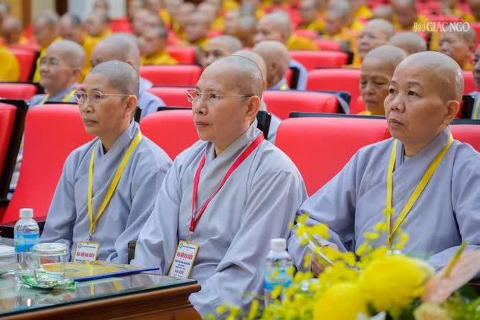 Chư Ni tham dự