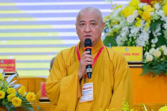 Hòa thượng Thích Huệ Thông phát biểu đúc kết phiên làm việc đầu tiên của Đại hội đại biểu Phật giáo tỉnh Khánh Hòa