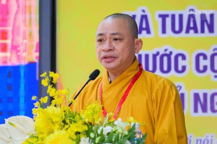 Thượng tọa Thích Quảng Tiến công bố quyết định khen thưởng của Trung ương Giáo hội
