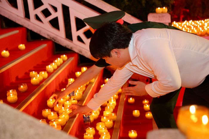 Chương trình “Khúc tri ân” nhắc nhớ về những hy sinh, mất mát của chiến tranh và trách nhiệm gìn giữ ký ức lịch sử.