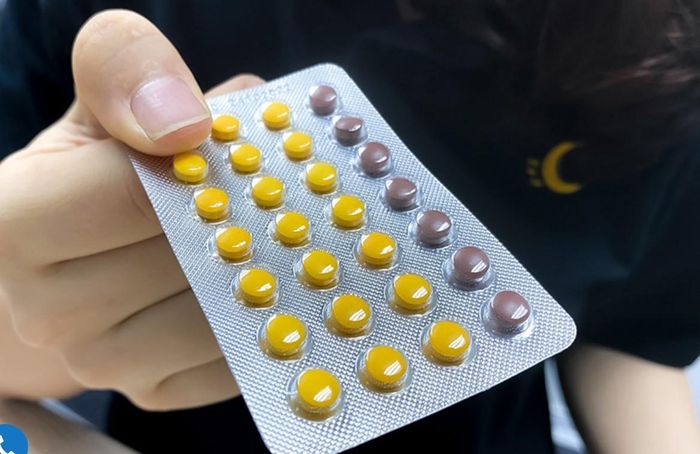 Tự ý dùng thuốc tránh thai có thể xảy ra biến chứng, đặc biệt với phụ nữ béo phì, ít vận động (ảnh minh họa).