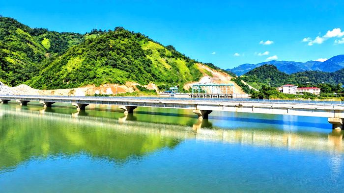 Ông Trần Nhật Phong, Phó giám đốc Ban Quản lý dự án 2, Bộ Xây dựng cho biết: "Với các gói thầu đã cơ bản hoàn thành, nhiệm vụ đặt ra hiện nay là tập trung khắc phục những tồn tại, xử lý dứt điểm các vị trí sạt lở, bảo đảm chất lượng và an toàn trước khi bàn giao, khai thác. Việc tháo gỡ kịp thời những vướng mắc trên tuyến TL175 sẽ góp phần phát huy hiệu quả nguồn vốn đầu tư, nâng cao điều kiện đi lại của người dân và tăng cường kết nối giao thông tại khu vực miền núi phía Bắc. Đây cũng là bước quan trọng để công trình phát huy giá trị lâu dài, phục vụ phát triển kinh tế - xã hội địa phương".