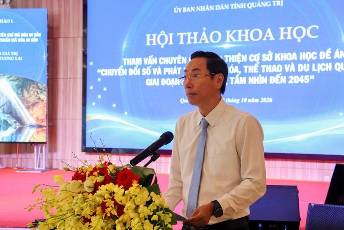 Ông Lê Minh Tuấn, Giám đốc Sở Văn hóa, Thể thao và Du lịch tỉnh Quảng Trị, phát biểu tại hội thảo về xây dựng bộ tiêu chí mã hóa, chuẩn hóa dữ liệu di sản văn hóa trên môi trường số.