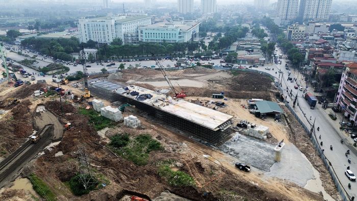 Nút giao Phạm Tu - đường 70 là hạng mục quan trọng thuộc dự án đường giao thông bao quanh Khu tưởng niệm danh nhân Chu Văn An, có tổng mức đầu tư hơn 1.921 tỷ đồng. Dự án gồm tuyến số 1 dài hơn 2,5km, mặt cắt ngang 53,5m và tuyến số 5 dài hơn 1,1km, mặt cắt ngang 20,5m. Riêng hạng mục nút giao Phạm Tu - đường 70 được đầu tư gần 786 tỷ đồng.