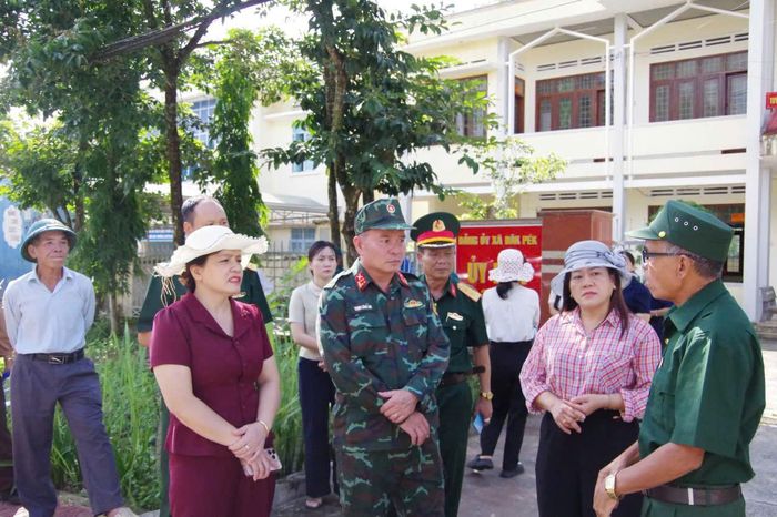 Lãnh đạo tỉnh Quảng Ngãi, Bộ chỉ huy quân sự tỉnh lắng nghe thông tin từ nhân chứng trong việc cung cấp thông tin, vị trí nghi có phần mộ liệt sĩ.