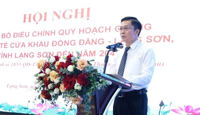 Ông Đinh Hữu Học, Phó Chủ tịch Thường trực UBND tỉnh Lạng Sơn phát biểu tại hội nghị.