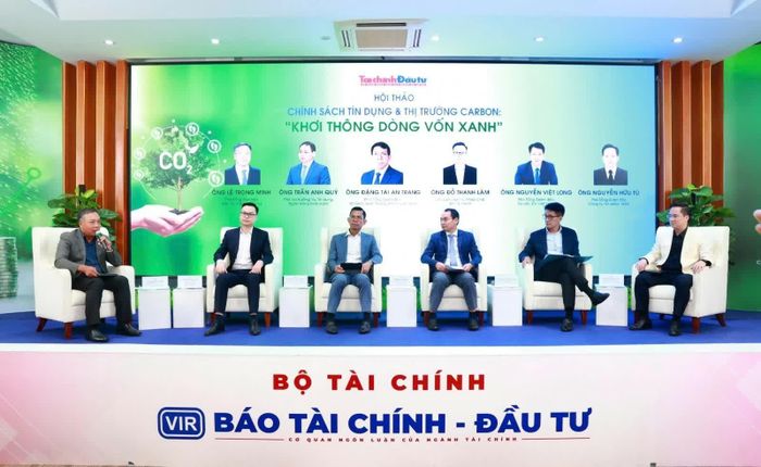 Các đại biểu thảo luận về giải pháp khơi thông dòng vốn xanh. Ảnh: Chí Cường.