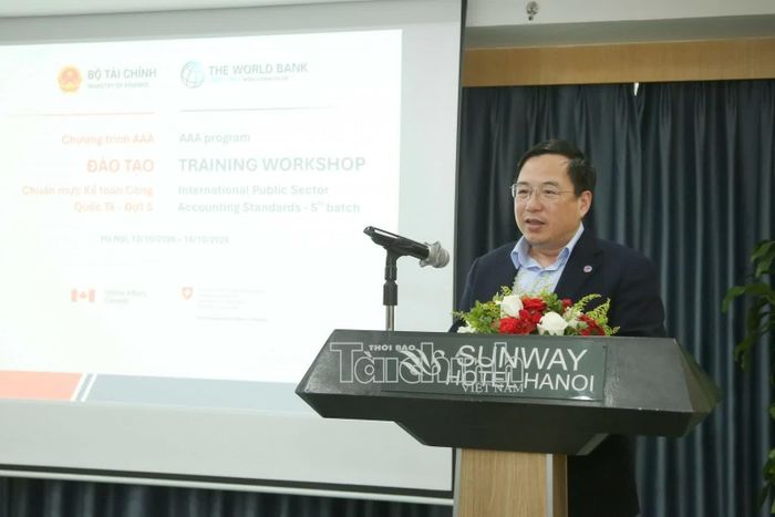 Cục trưởng Cục Quản lý, giám sát kế toán, kiểm toán (Bộ Tài chính) Đặng Quyết Tiến phát biểu bế mạc khóa đào tạo. Ảnh: Đức Minh