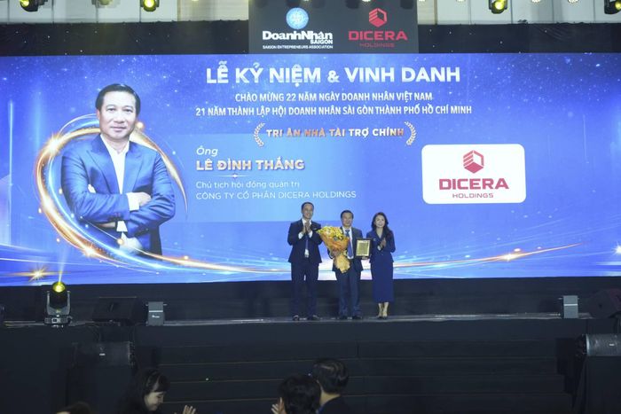 Ông Lê Đình Thắng - Chủ tịch HĐQT Công ty CP Dicera, Chủ tịch Hội đồng Thẩm định và Tôn vinh, Phó Chủ tịch Hội Doanh Nhân Sài Gòn TP.HCM là đơn vị Tài trợ chính cho sự kiện. Ảnh: PN