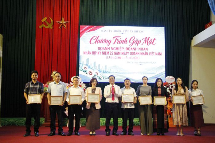 Núi Pháo được tôn vinh là Doanh nghiệp xuất sắc xã Phú Lạc.