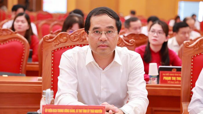 Ủy viên Trung ương Đảng, Bí thư Tỉnh uỷ Trịnh Xuân Trường cùng các đại biểu dự kỳ họp
