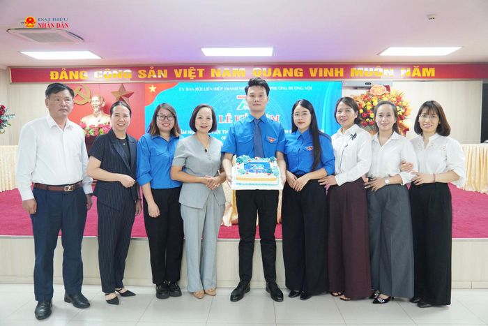 Các đại biểu chụp ảnh niệm tại chương trình.