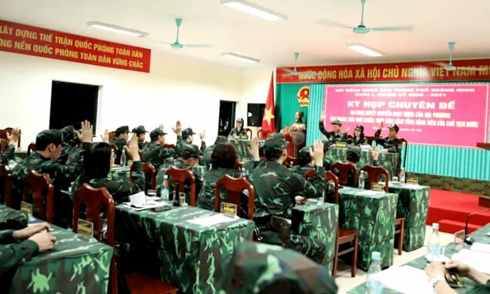 Đại biểu HĐND thành phố thông qua Nghị quyết kỳ họp