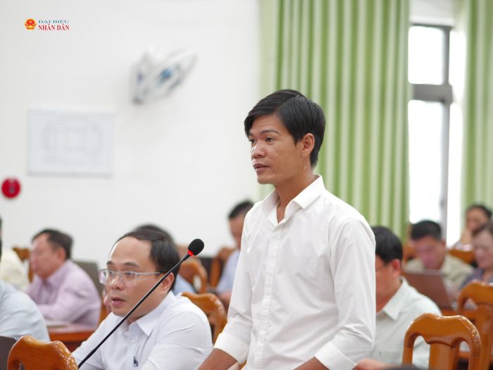 Cử tri phát biểu, kiến nghị tại hội nghị