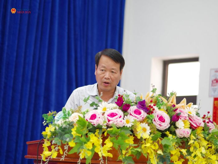 Lãnh đạo Sở Xây dựng phát biểu làm rõ những vấn đề cử tri quan tâm