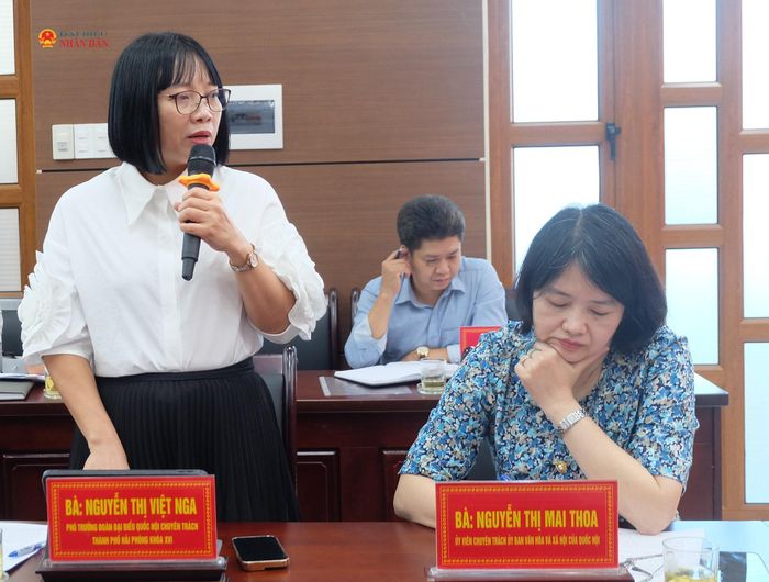 Phó Trưởng Đoàn chuyên trách Đoàn ĐBQH Thành phố Hải Phòng Nguyễn Thị Việt Nga phát biểu