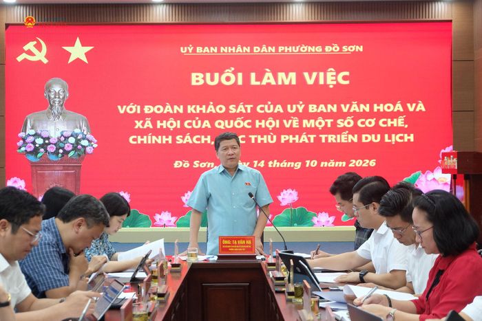 Phó Chủ nhiệm Ủy ban Văn hóa và Xã hội Tạ Văn Hạ phát biểu tại cuộc làm việc