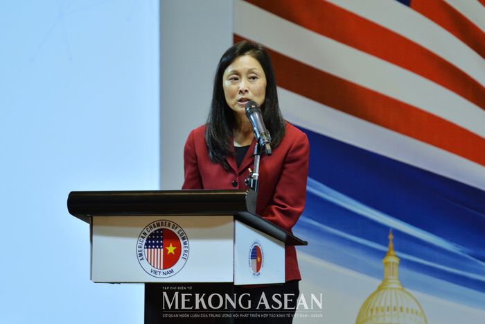 Đại sứ Hoa Kỳ tại Việt Nam Jennifer Wicks chia sẻ tại hội nghị. Ảnh: Lê Hồng Nhung - Mekong ASEAN