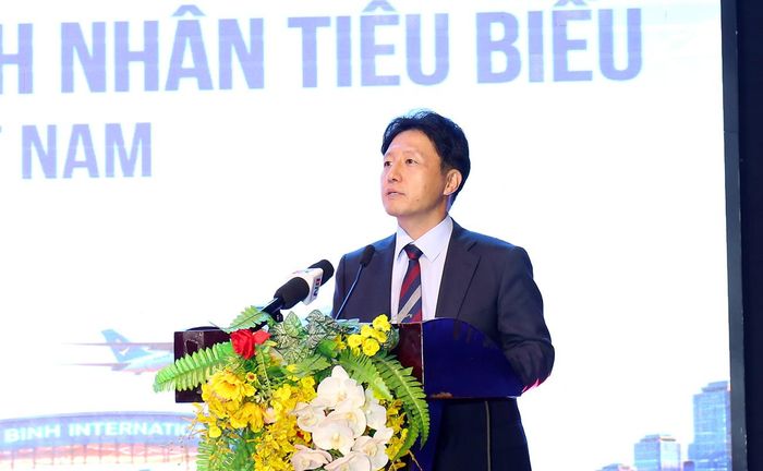 Ông Kim Iee Soo, Tổng Giám đốc Công ty TNHH Samsung Electronics Vietnam phát biểu tại hội nghị