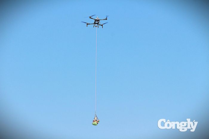 Trình diễn UAV ứng dụng trong cứu nạn, cứu hộ.