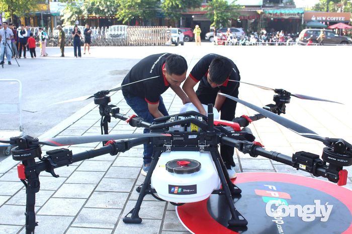 Ứng dụng thiết bị bay trong phun thuốc bảo vệ thực vật, phun phân bón lá, rải phân bón.